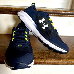 NIB Under Armour Men’s Charged Assert 9 Running Shoes Size 9 Navy